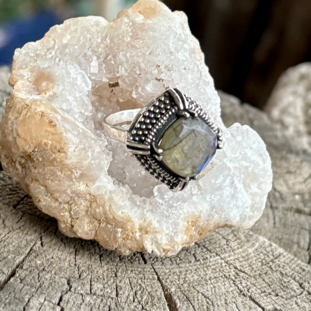 Labradorite Ring - Picture 4 of 10
